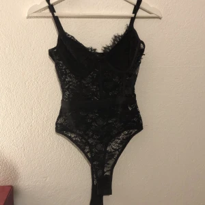 Spetsbody  - Spetsbody endast testad. Är storlek 34.