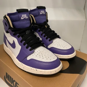 Nike Air Jordan 1 High Zoom CMFT Crater Purple 42,5 - Mycket fina, knappt använda. Säljes i fint skick. St 42,5 