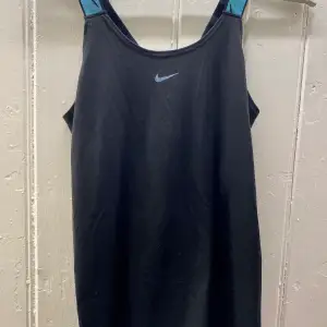 Svart träningslinne från Nike i storlek S!