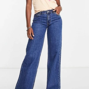 lågmidjade jeans - HELT NYA!! Från en beställning jag glömt lämna tillbaka.. Extremt långa då de är i en tall modell, låg midja. skitsnygga!! Priset är exklusive frakt!☺️