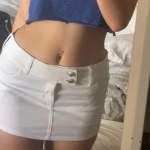 minikjol! - köptes på H&M till sommaren. jättegullig och inga tecken på användning. skriv privat för fler bilder eller mått!:)