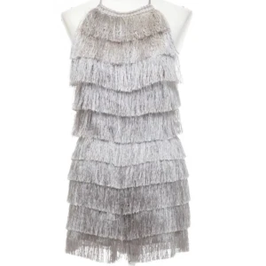 GATSBY PLAYSUIT!  - Säljer denna playsuit perfekt till halloween!!  Passar så bra till 20-tal/Great Gatsby tema🍸Fransarna täcker mycket så plagget liknar en klänning men har somsagt shorts. Silvrig fin färg!🤍🤍