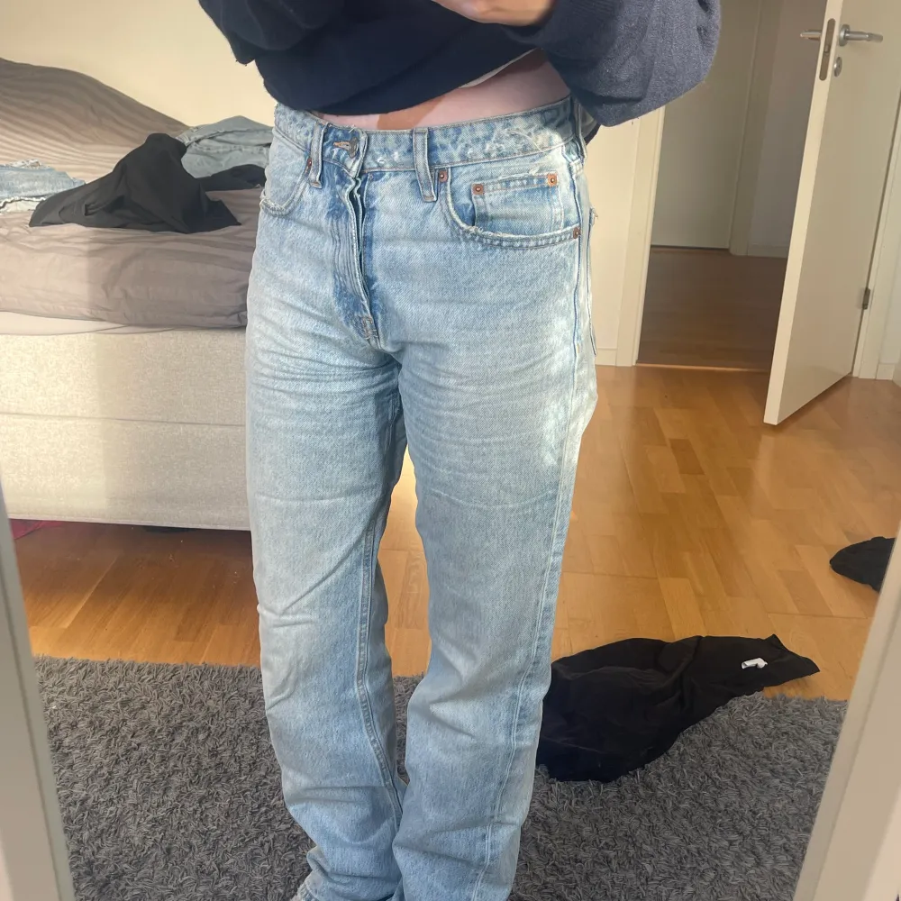 Fina jeans i bra skick, nästan aldrig använda :). Jeans & Byxor.