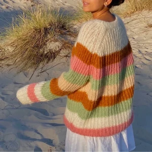 &other stories stickad  - Lägger ut igen pga oseriös köpare. Nytt försök att sälja denna underbara stickade från &other stories. Storlek M men funkar på mig som brukar ha XS/S. Sparsamt använd därav inga defekter & super fint skick. Svarar ej på bud under det satta priset. 