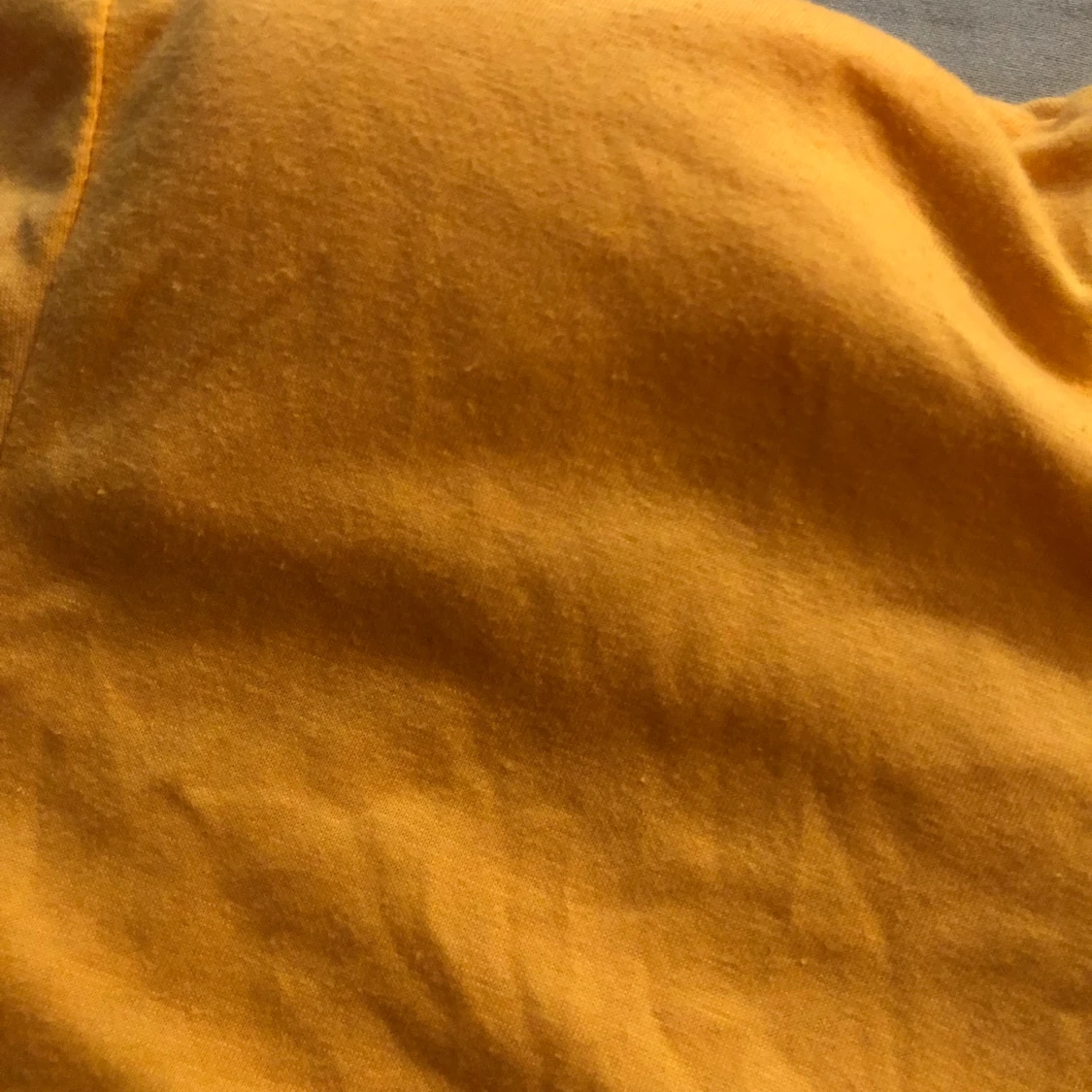 T-shirt med arm puffar  - 90