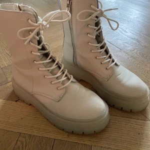 Höst boots - Snygga chunky boots från stradivarius. Perfekta nu i höst! Storlek 37.