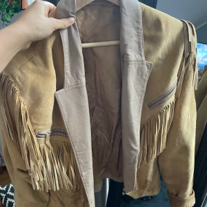 Läderjacka med fransar - ”Cowboy” Jacka, köpt vintage
