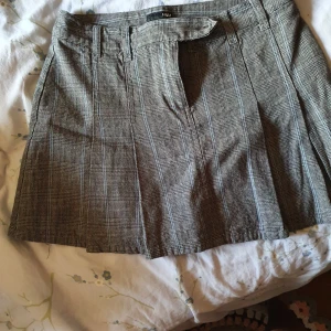 Kjol - En kort kjol i " preppystile".