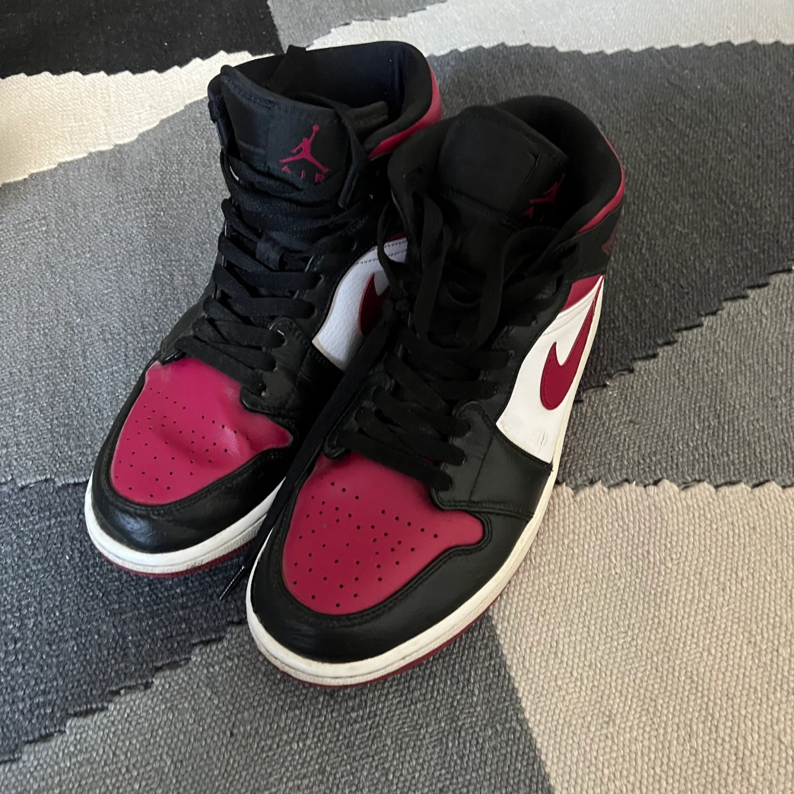 Jordan 1 mid bred toe - 90