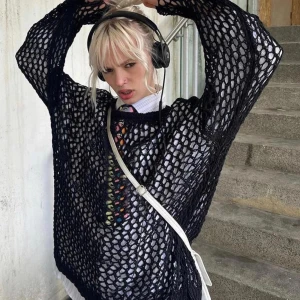 Looseknit stickad tröja - Löst stickad tröja! Perfekt att ha över en skjorta eller en polotröja i vinter ❄️❤️‍🔥 Beställningsvara, tar ca en månad ✨