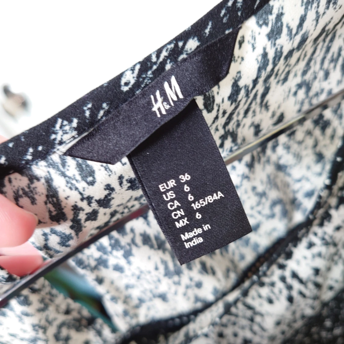 Klänning med spetsdetaljer - 91