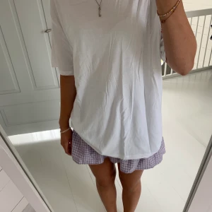 Söt sommarkjol  - Superfin, säljer för att den inte kommer till användning 