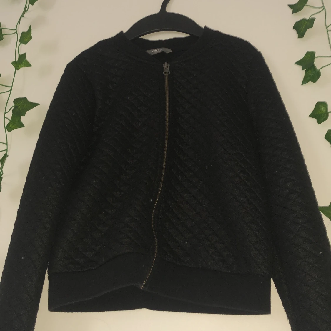 Svart dragkedja tröja