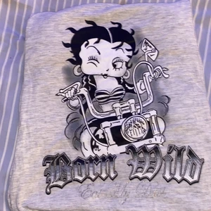 Betty boop t-shirt - Säljer denna då den inte passar, köparen står för frakten! Skriv för mer information💕