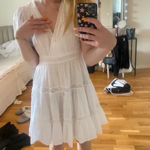 Klänning  - Nästan helt ny klänning från zara som endast är använd en gång o köptes för ca en månad sen