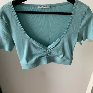 Topp från Zara - Kort topp från Zara. Endast använd en gång 