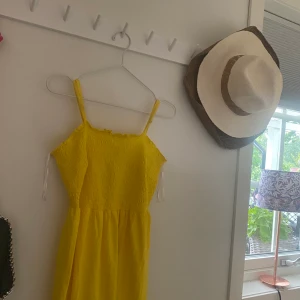 Neon gul klänning  - Nästan aldrig använd 