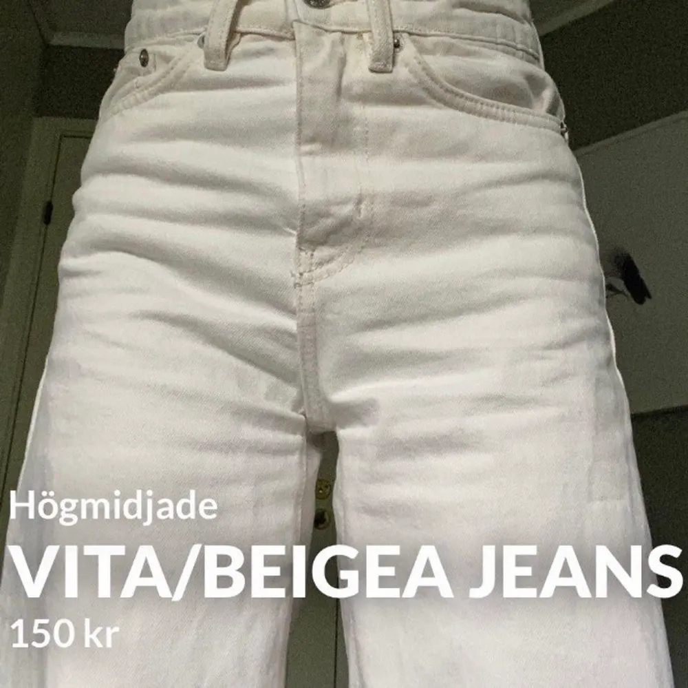 Vita/beiga straight högmidjade jeans. Sitter löst men tightare vid rumpan och låren. Storlek xxs. Använt många gånger men bra skick.. Jeans & Byxor.
