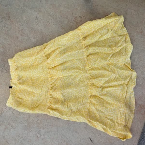 Kjol - Midi kjol från H&M, använd ett fåtal gånger. 