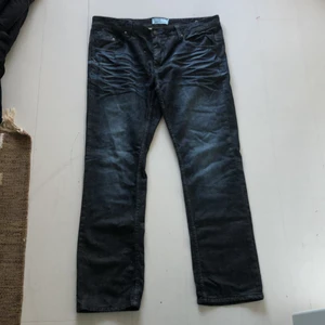 Jeans - Mörkblå jeans från shine original med en riktigt snygg tvätt. Köpta second hand men aldrig använda. Kan mötas upp på Södermalm, annars betalar köparen för frakten.