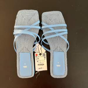 Helt nya sandaler från Zara, nypris 399