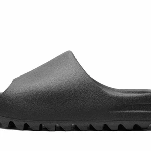 Yeezy Slide ”Onyx” - Helt nya  Skicka DM vid frågor eller fler bilder.