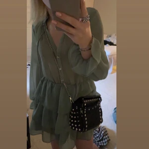 Klänning Zara⚡️ - Snygg klänning ifrån Zara som jag säljer då den är för stor för mig💓⚡️