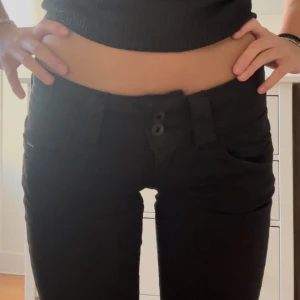 lågmidjade svarta jeans - lågmidjade pepe jeans