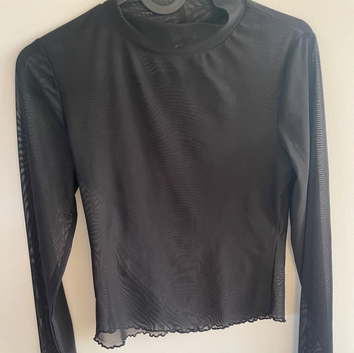 Svart mesh topp från Gina Tricot