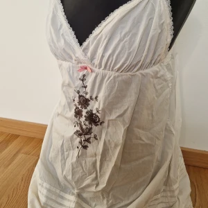 Odd molly linne i bomull broderi - Fint skick Storlek 3 