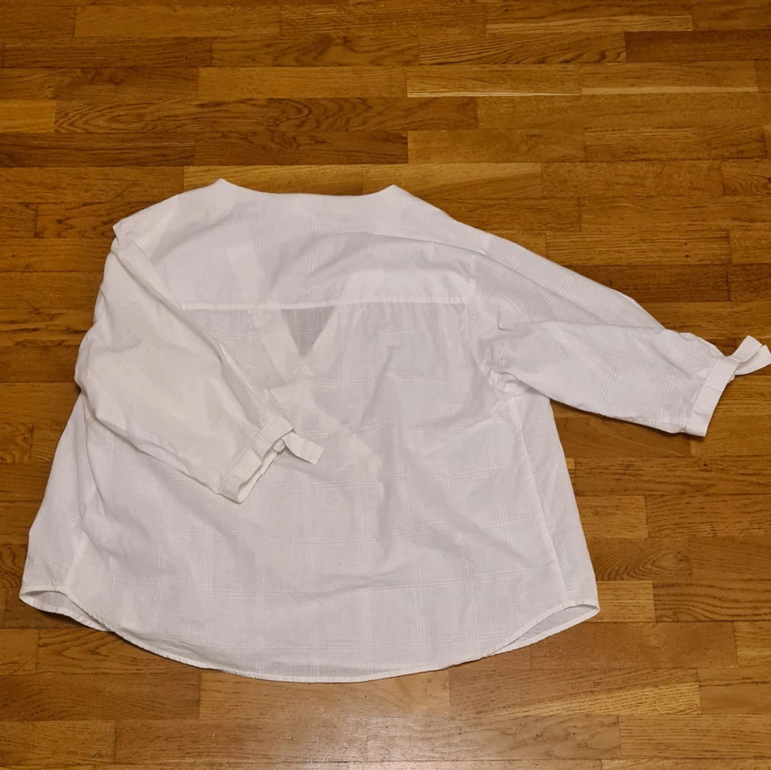 Vit blus från H&M  - 2