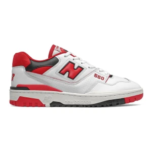 Vita och röda sneakers från New Balance - Snygga New Balance 550 sneakers i vitt och rött med svarta detaljer. Skorna har en klassisk design med snörning och en bekväm sula. Perfekta för en sportig look.