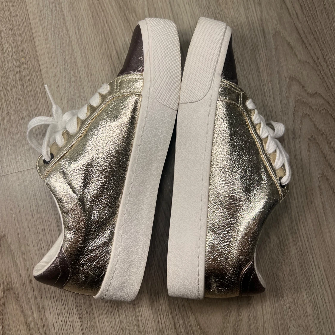 Glittriga sneakers från Next - 2