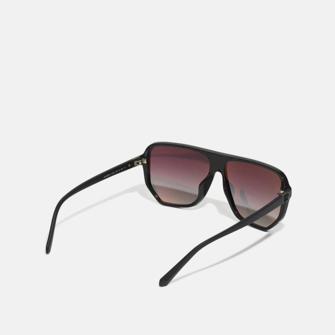 Svarta solglasögon från Guess - 2