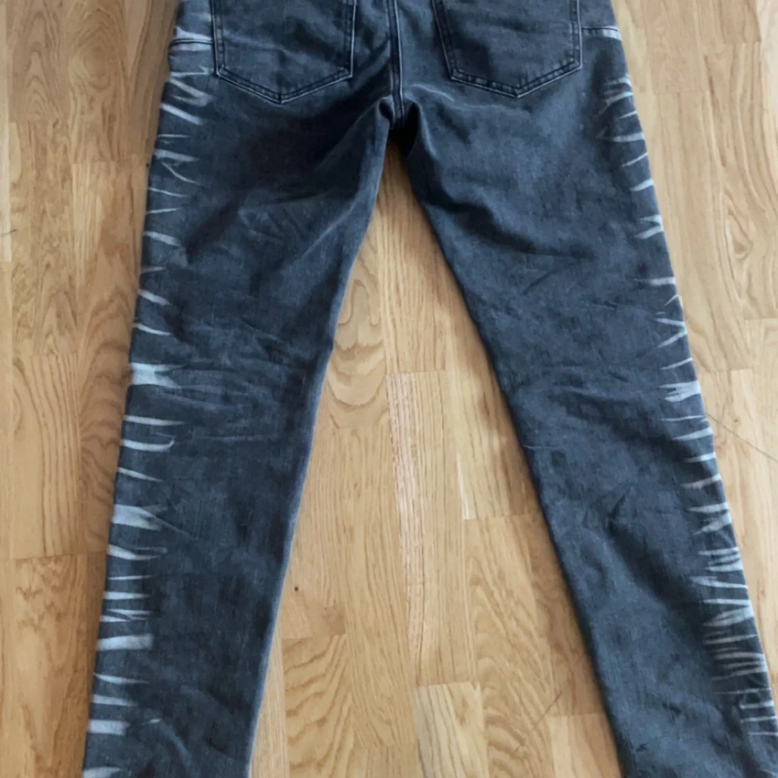 Grå jeans med mönster från Purple - 2