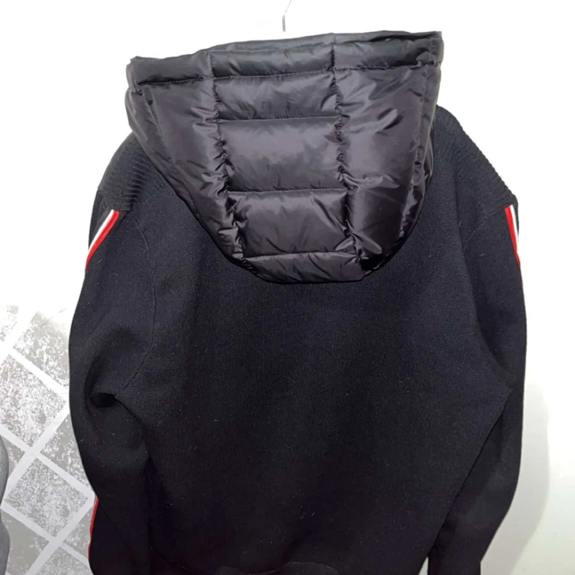 Svart pufferjacka från Moncler - 1