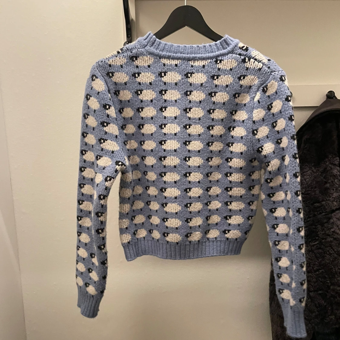 Blå stickad tröja med fårmönster från BBWM Woman - 1