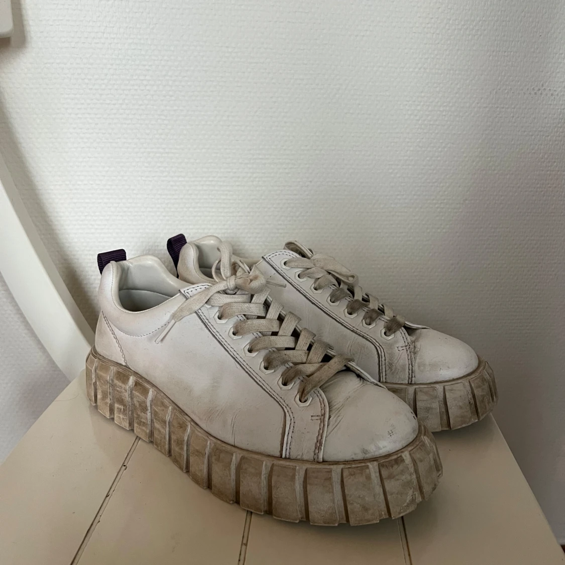 Vita sneakers från Eytys