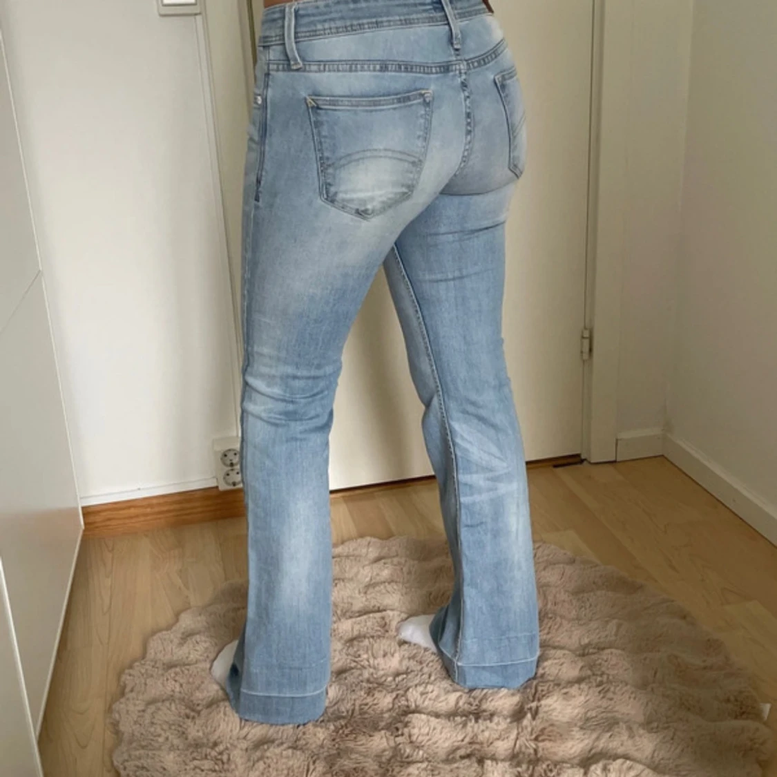 Ljusblå bootcut jeans - 2