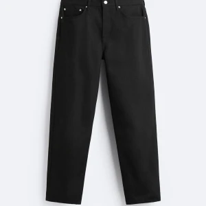 ZARA Svarta jeans - Svarta jeans från Zara. Använda ett par gånger. Storlek 40.