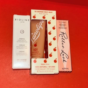 Sminkprodukter från Bioline, Lanolips och Benefit - Säljer en fuktgivande kräm från Bioline, en Lanolips 101 Ointment Multi-Balm i Peach och en Roller Lash mascara från Benefit. Perfekt för att hålla huden återfuktad och fransarna böjda och definierade. STORLEK STÅR I BILDEN 🤩