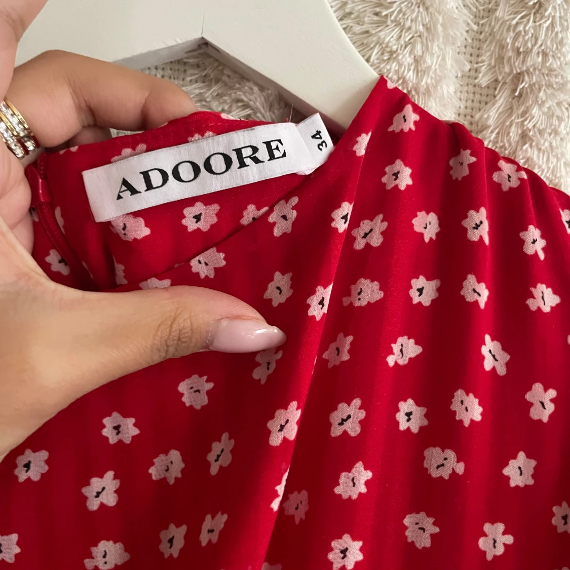 Röd blommig kortklänning från Adoore - 1