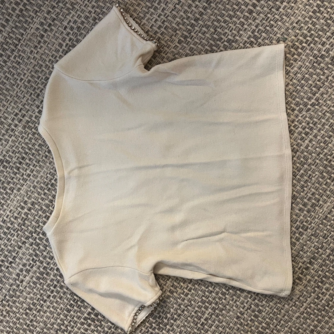 Beige topp med pärldetaljer från Zara - 1