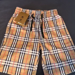 Burberry shorts  - Snygga shorts från Burberry. Passar M. 