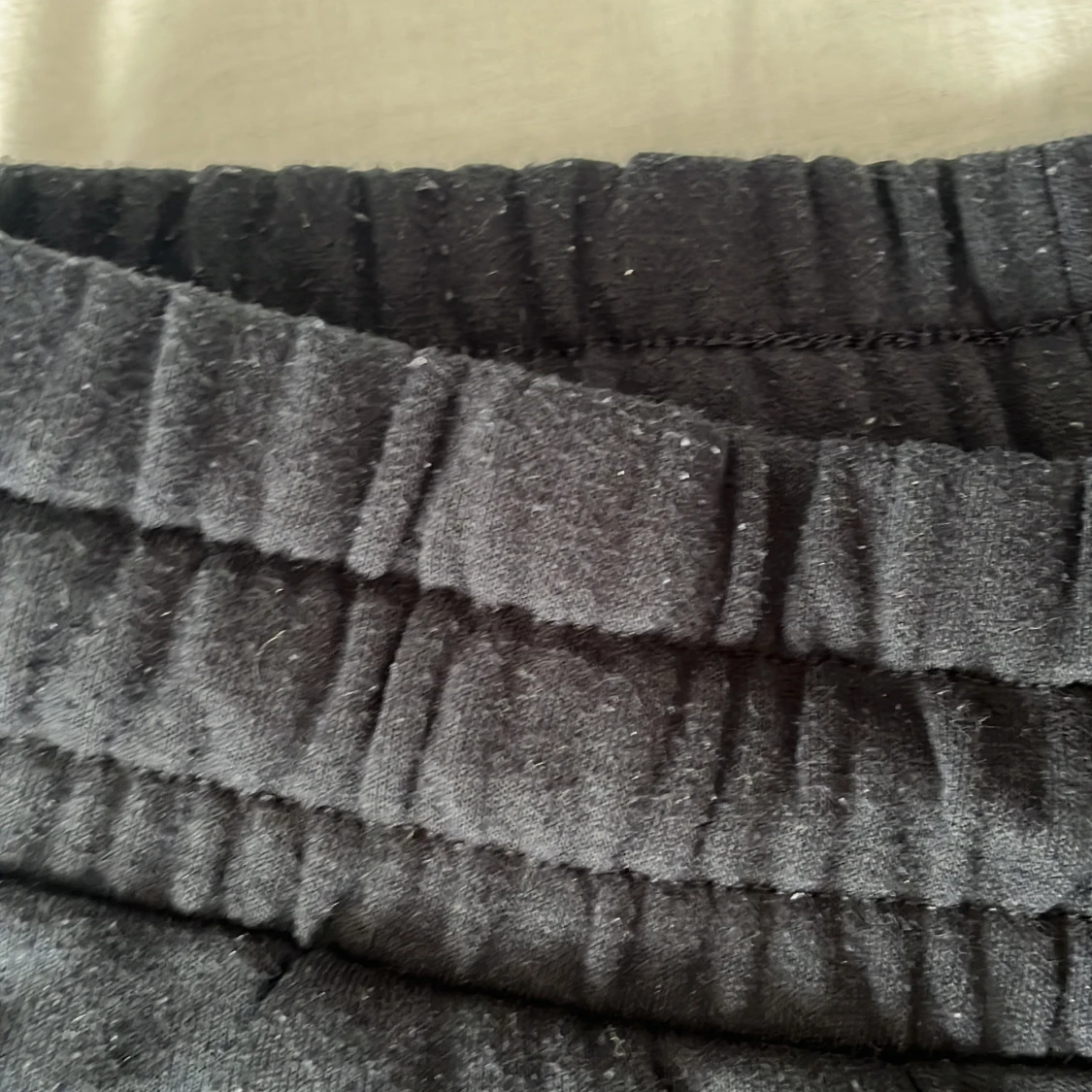 Svarta mjukisbyxor med snörning - 4