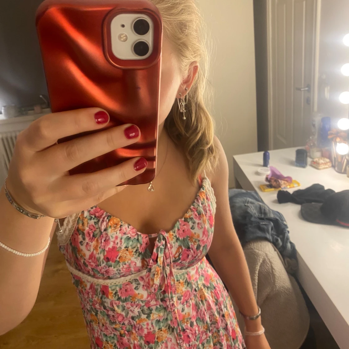 Blommig långklänning med snörning - 2