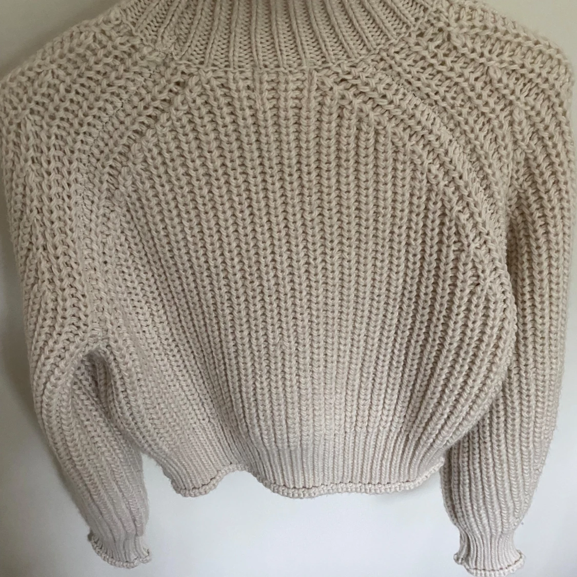 Beige stickad polotröja - 1