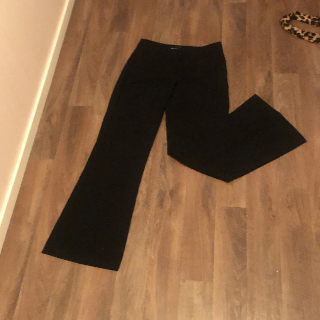 Svarta bootcut kostymbyxor - 1