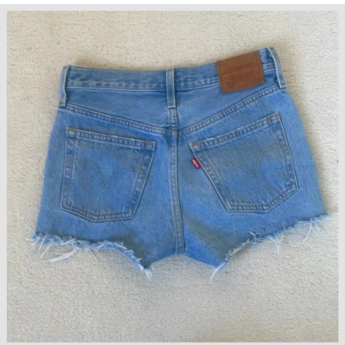 Levi's ljusblå jeansshorts - 1