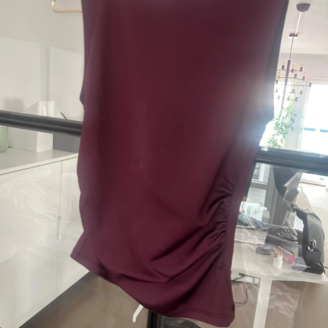 Vinröd ärmlös topp med öppen rygg - 1